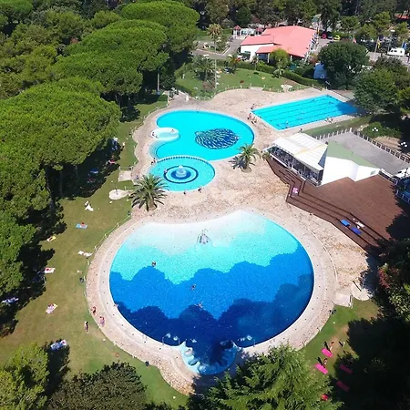 Modern W Pool Views בקתה